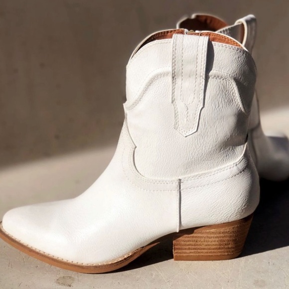 Last Pair New Distressed Western Bootie - Picture 3 of 16